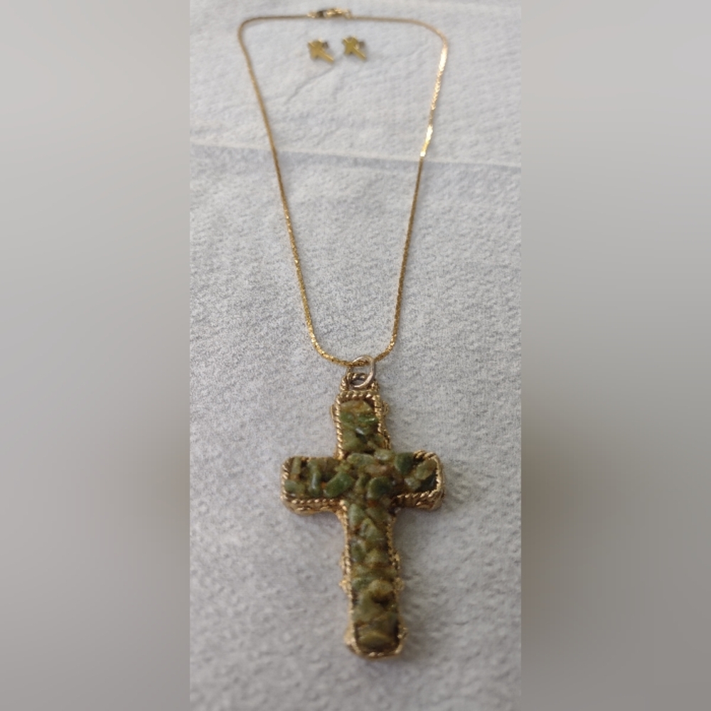 Vintage 70s JADE GREEN/GOLD CROSS PENDANT NECKLACE w/ CROSS Earrings. Stunning!